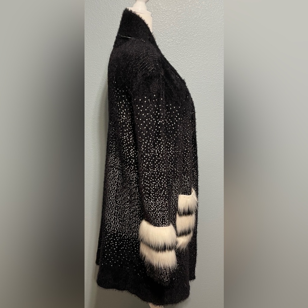 Sioni Open Front Black Cardigan Sweater White Faux Fur Fuzzy Duster Large NWT - Picture 4 of 11